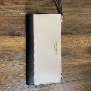 Kate Spade wallet. Barely used. Like new.